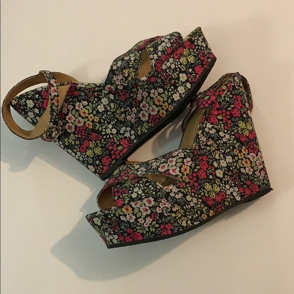 🚨 Xhilaration Black & Pink Floral Wedges Sz 9.5 - Picture 5 of 8